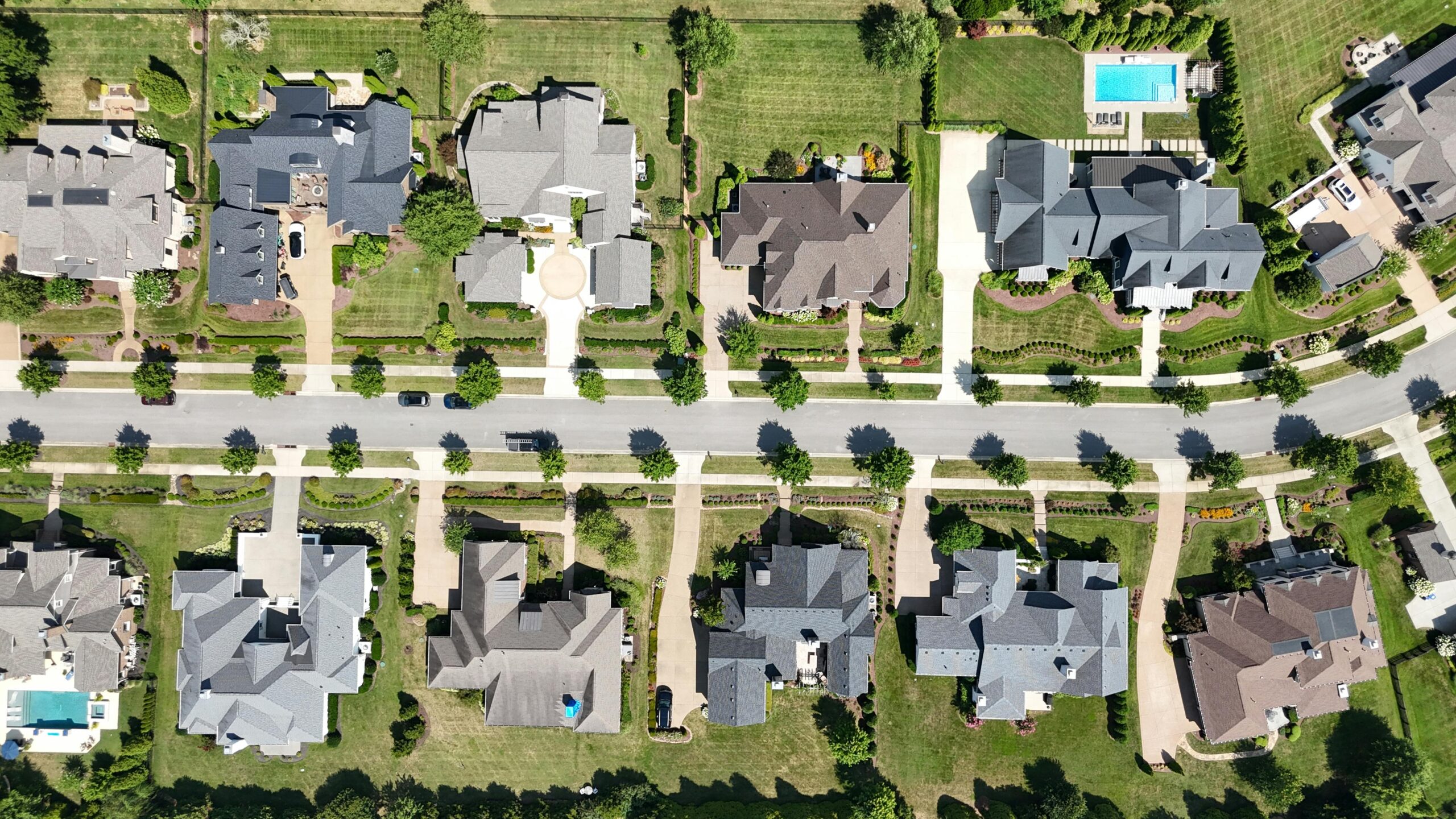 Gutter cleaning service for Del Webb Lake Providence Mt. Juliet Tennessee