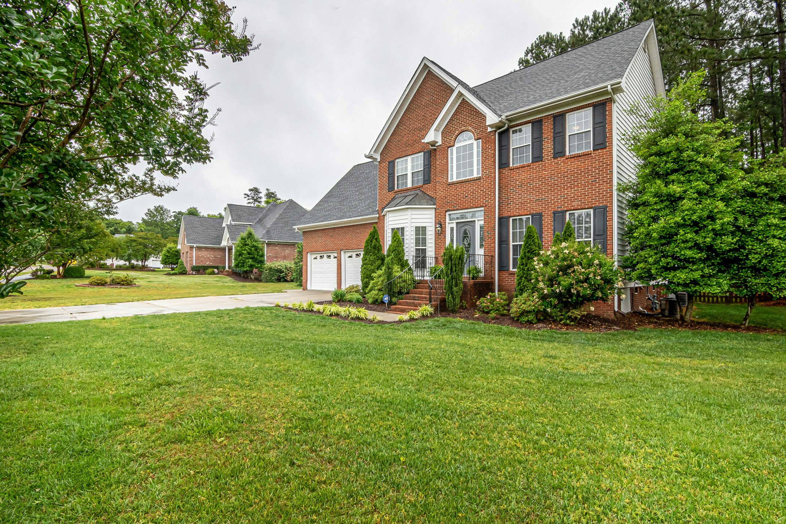 Residential home in Madison Tennessee needing gutter cleaning